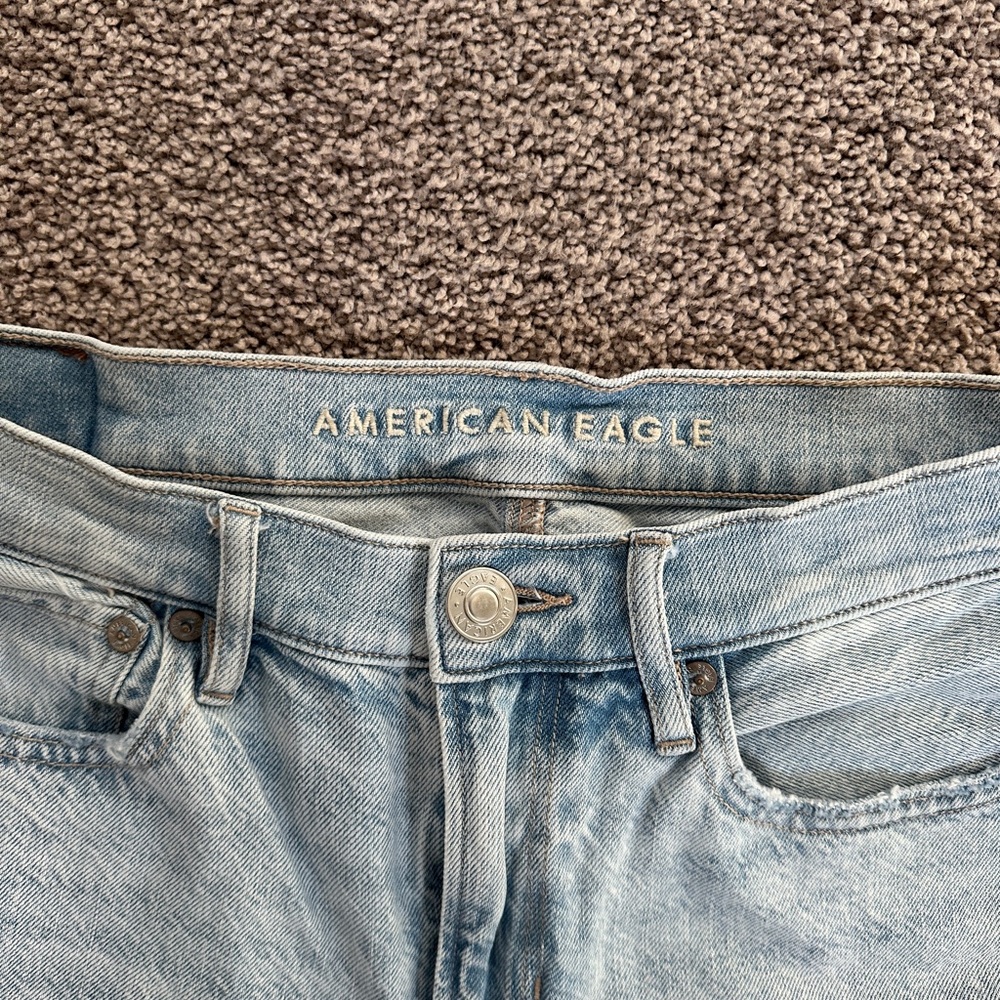 American Eagle 90s Straight Light Wash Jeans - Picture 3 of 5